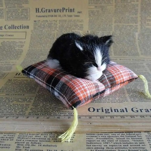 Cat ornament realistic - -,