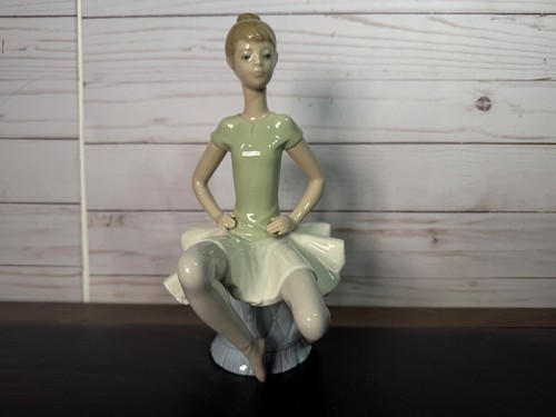Lladro figurine gloss - gloss, finish