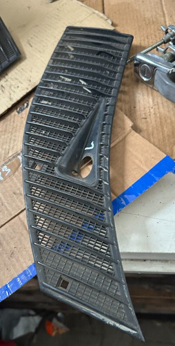 Decorative grille - , left