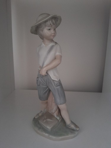 Lladro nao boy with sling - nao,