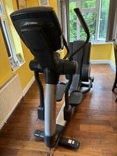 Life Fitness Cross Trainer 95x Elevation Series Engage - Large Touch screen - Tv