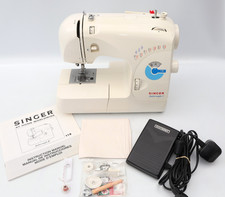 Singer 118 Featherweight II Sewing Machine - Light and Compact, Stretch Stitches