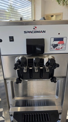 Spaceman soft serve ice cream - soft,