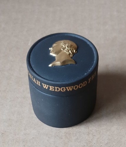 Wedgwood black gilded - gilded, basalt