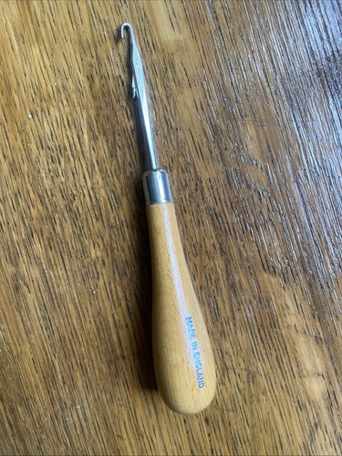 Lovely wooden handled - lovely, latch