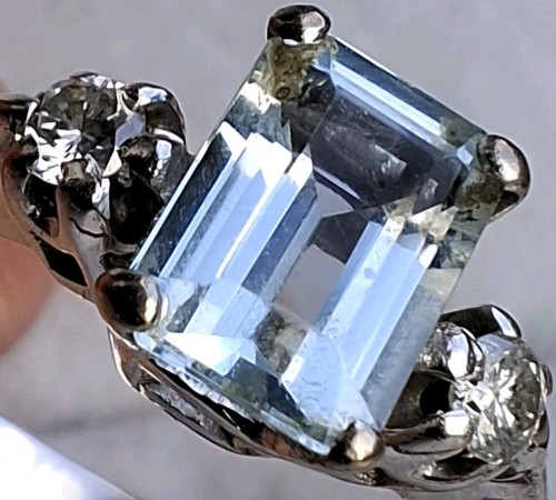 18ct white gold aquamarine - 18ct,