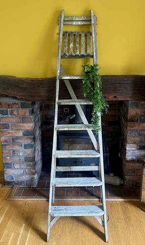 Vintage wooden step - step, ladder