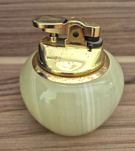 Vintage onyx lighter