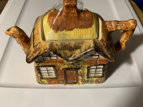 Vintage cottage ware teapot - cottage,