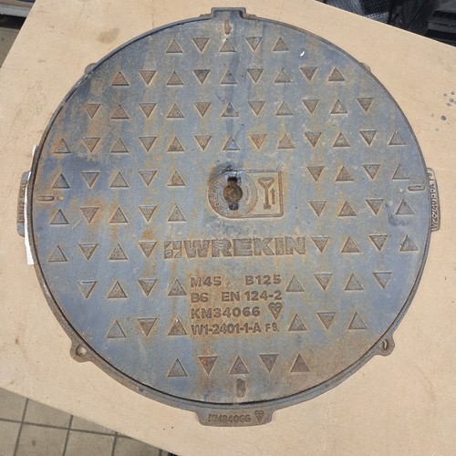 Round cast iron manhole cover - round,