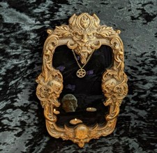 Black Scrying Mirror, Wall