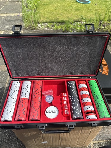 Bodog poker chip set with - chip,