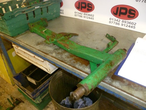 Cylinder mounting arm - o/s,