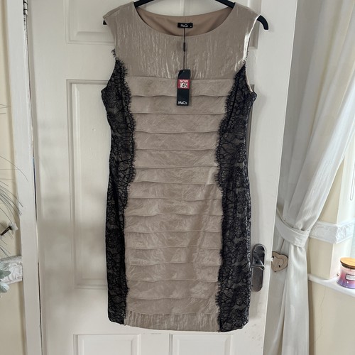 Women stunning shutter - m&co,