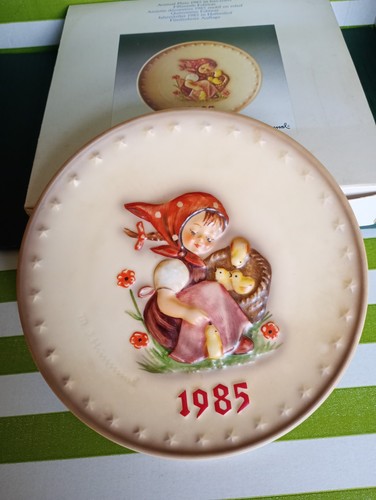 Hummel goebel chick - 'chick, girl'