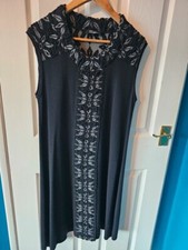 Peruzzi Black Sleeveless Knit Dress with Textured Floral Detail