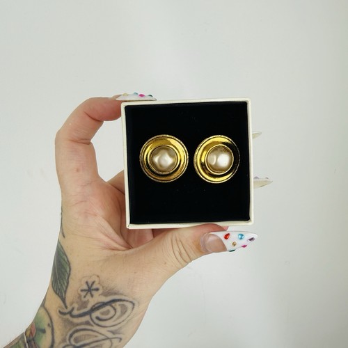 Chanel vintage gold - chanel, style