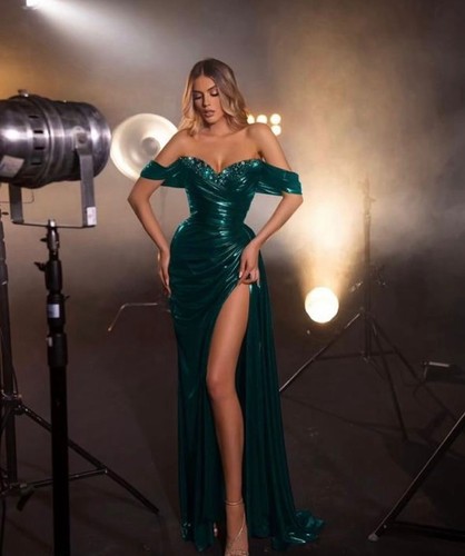 Emerald green off - green, off-shoulder