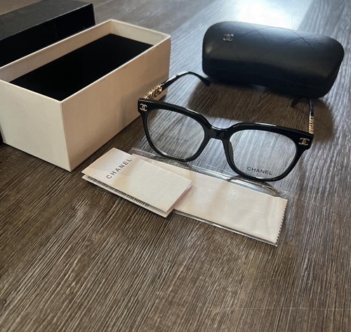 Chanel square black plastic - black,