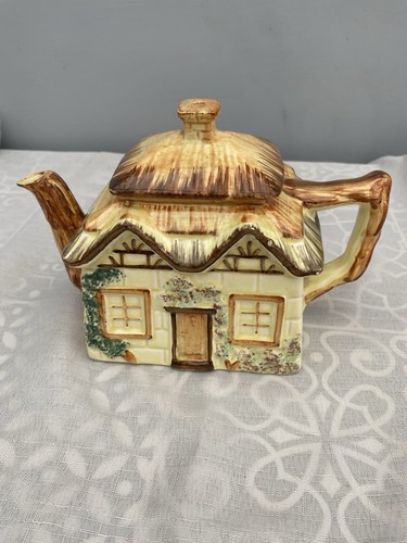 Keele street pottery hand - street, co.