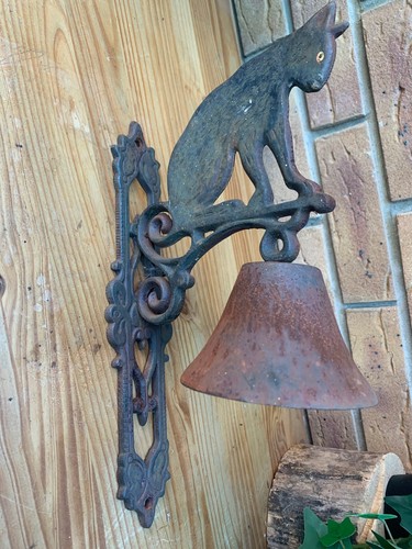 Cast iron cat - wall, bell