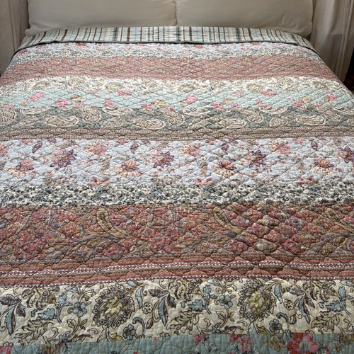 Cottagecore floral quilt - floral,
