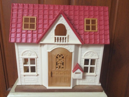 Sylvanian families red roof - families,