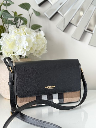 Burberry hampshire small black - burberry,