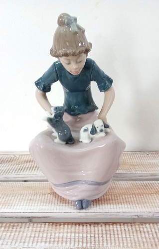 Nao lladro tender care - by,