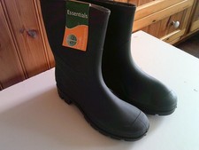 Town & Country Essentials