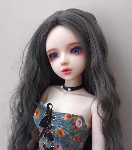 Small female bjd doll - 1/3,