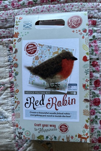 Red robin needle felting - red,