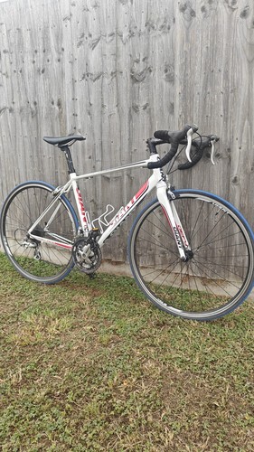 Giant defy road bike - bike, medium