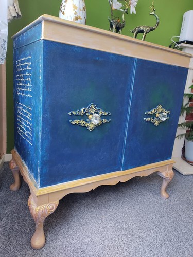 Furniture unit side board