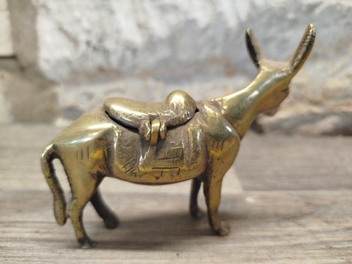 Small solid brass donkey - ,