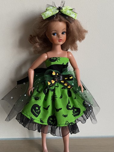 Ooak dress fits - fits, pedigree