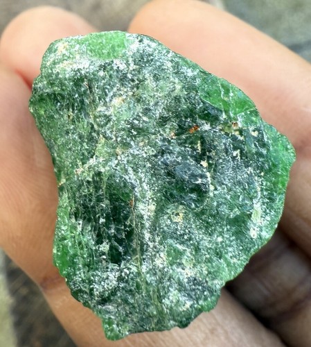 109 natural tsavorite - 109.7,