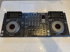 2x Pioneer CDJ 2000 Nexus and