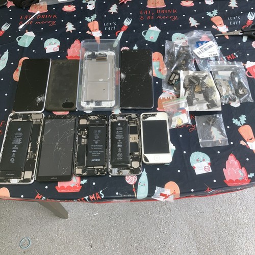 Job lot old - old, phones