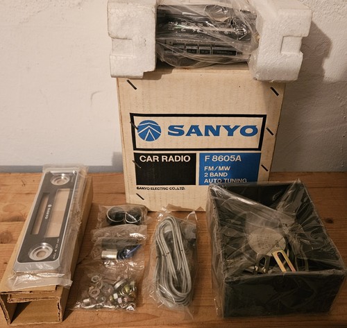 Sanyo 8605a car stereo - sanyo,
