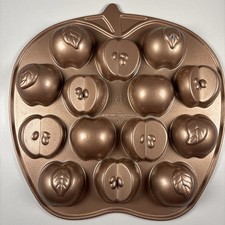 Nordic Ware Apple Cakelet Muffin Tin 14 Holes 3.5 Cups Autumn Bakeware