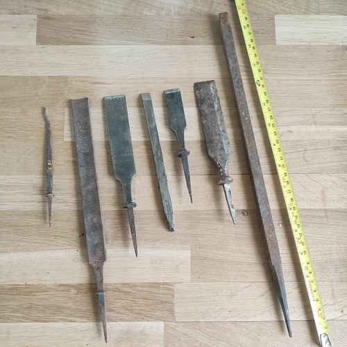 Mixed vintage wood chisels - mixed,