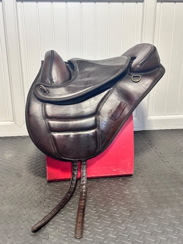 Torsion treeless saddle - treeless, in
