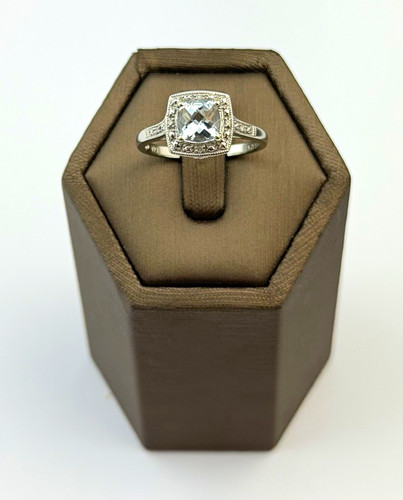 Aquamarine and diamond 9ct