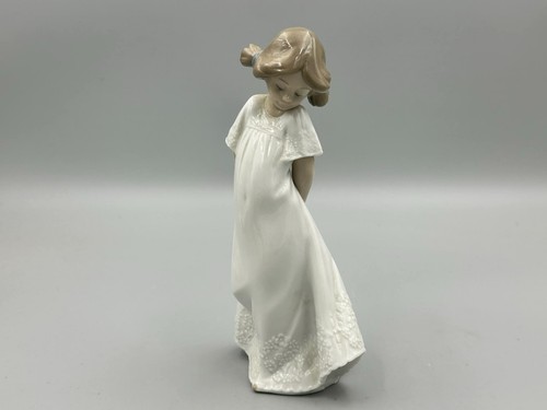 Nao lladro shy - nao, by