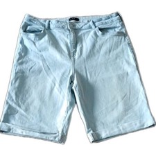 Ladies 5 Pockets, Light Blue Denim Shorts Size 18