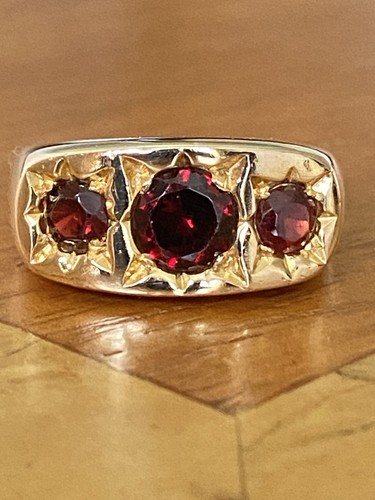 Gents 9ct gold - , garnet