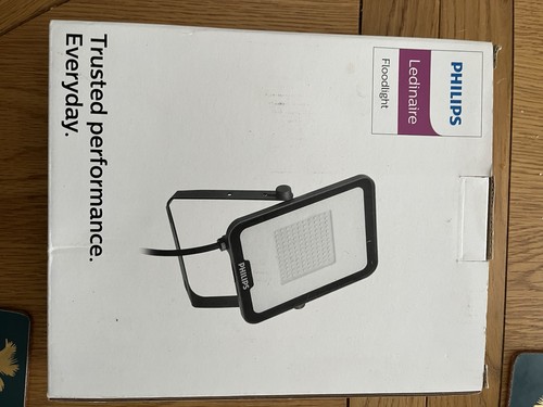 Phillips luminaire flood light - phillips,