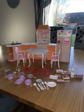 Vintage Barbie 1996 GLORIA DOLL furniture Kitchen Play set With Accessories (G)