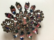Vintage Brooch Art Deco era Iris glass perfect condition